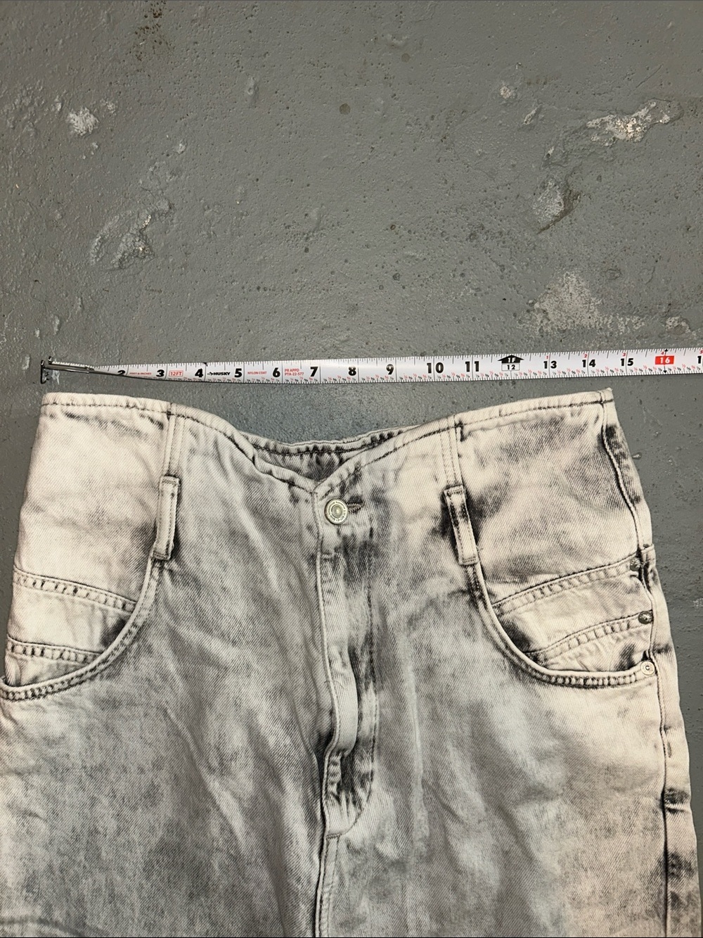 AllSaints Women’s Acid-Wash paper bag Light Gray Boyfriend Jeans - Picture 5 of 7